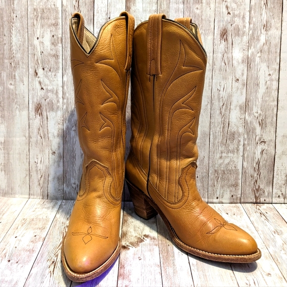 Frye Shoes - Frye Honey Color Heeled Boot